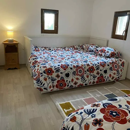 Provencal And Pool - 4 Bedrooms - Up To 10 People