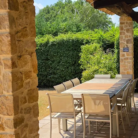 Provencal And Pool - 4 Bedrooms - Up To 10 People *